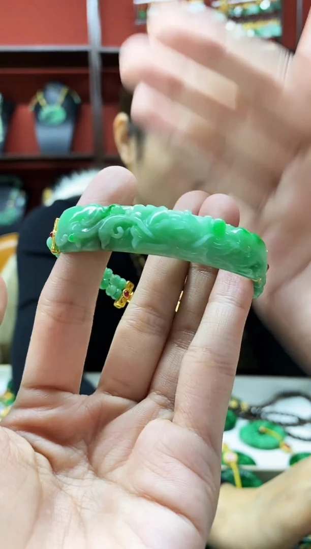 颈饰未镶嵌翡翠手牌