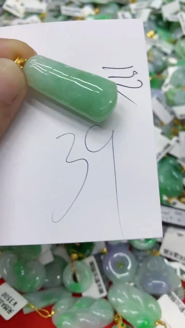 翡翠挂件未镶嵌翡翠