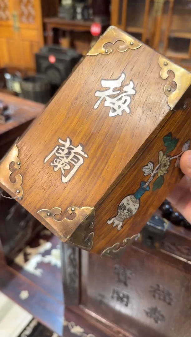 木木头款花梨梅兰竹菊笔筒168