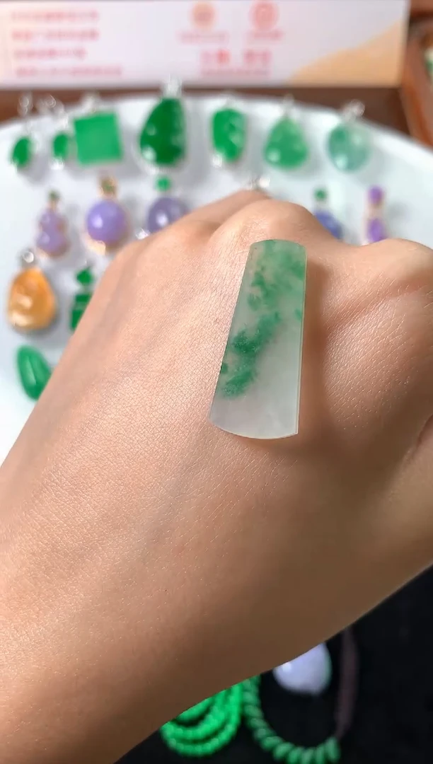 未镶嵌定制翡翠裸石（定制镶嵌）