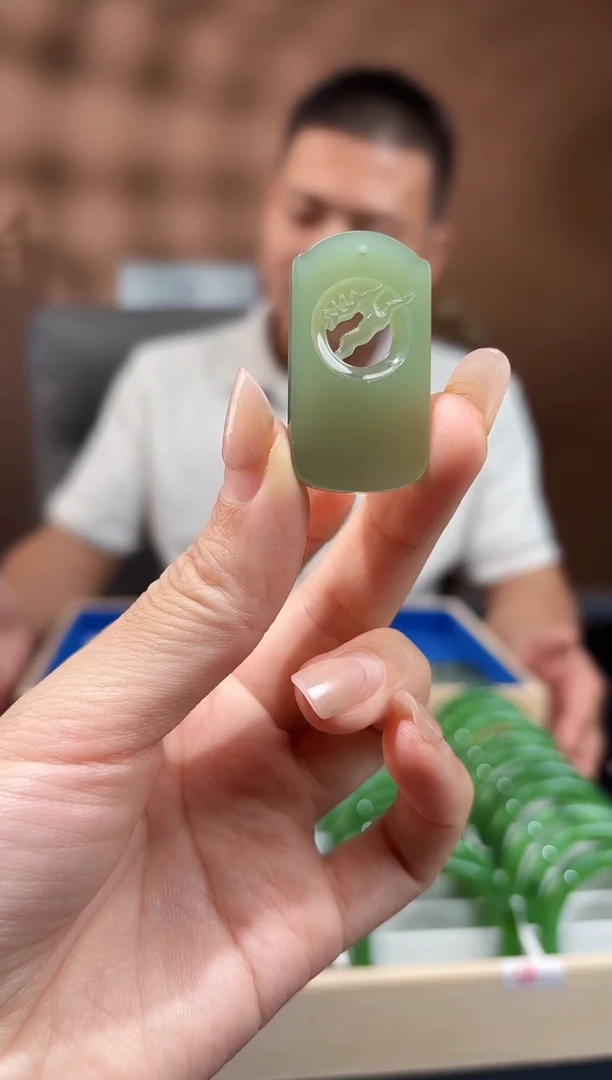 吊坠(赠链)未镶嵌和田玉和田玉晴水牌子多样性发一