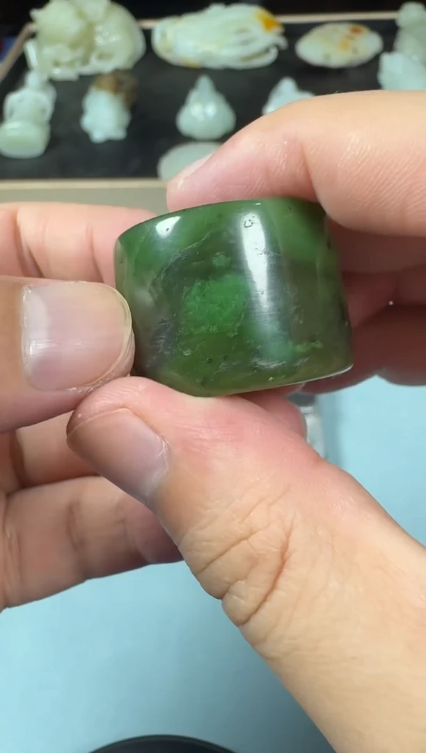 和田玉未镶嵌颈饰1