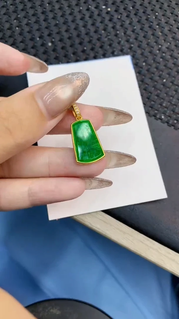 颈饰未镶嵌翡翠1