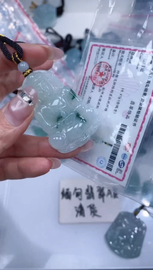 颈饰未镶嵌翡翠吊坠