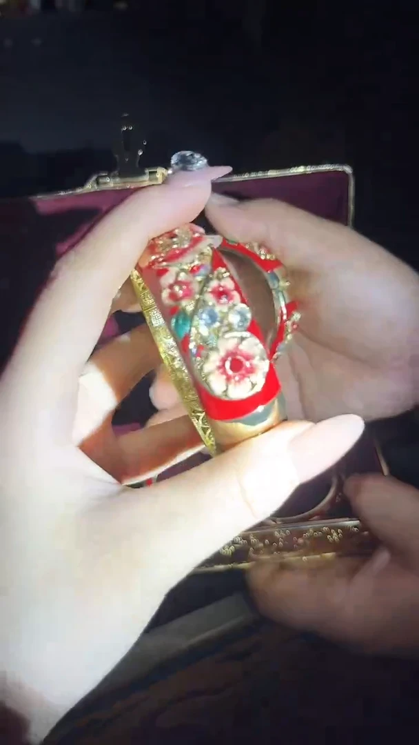 1只.镯子.红......