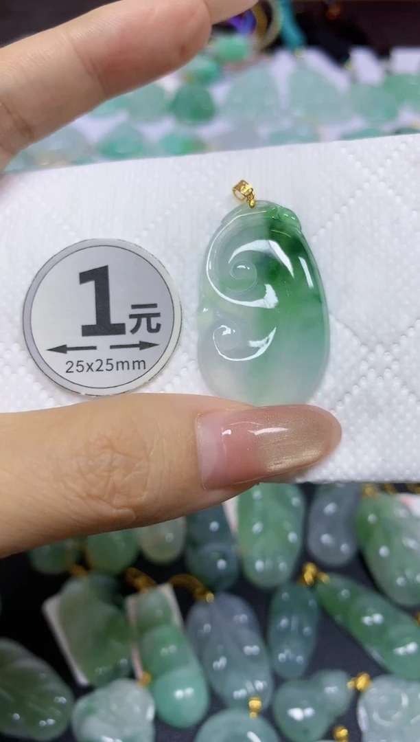 颈饰18K金镶嵌翡翠 天然翡翠A货