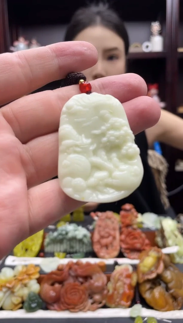 岫玉未镶嵌吊坠·