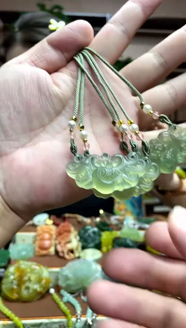 未镶嵌岫玉吊坠多样性发货发其中之一