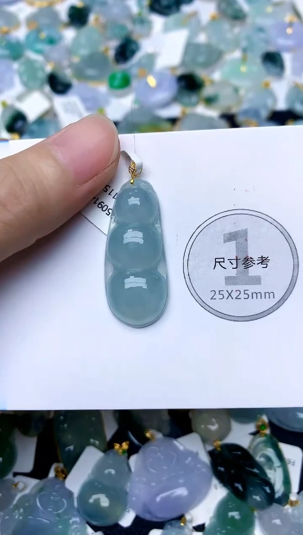 颈饰18K金镶嵌翡翠天然A货翡翠