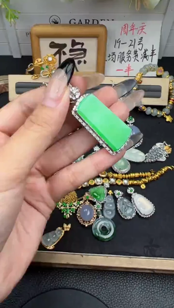 翡翠18K金镶嵌吊坠(不含链)勿拍