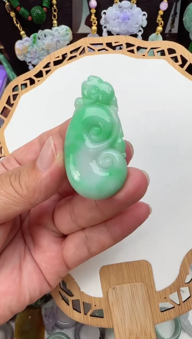 颈饰未镶嵌翡翠吊坠