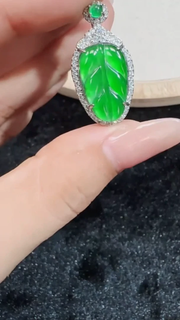 定制翡翠未镶嵌翡翠吊坠116