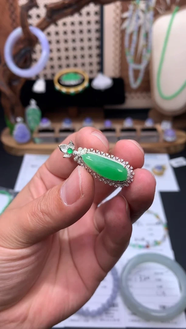 18K金镶嵌定制翡翠48小时鉴赏期 退货不扣服务费