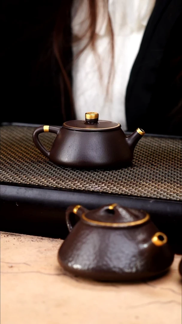 茶壶紫砂四号井茄皮紫泥描金平盖石瓢120cc