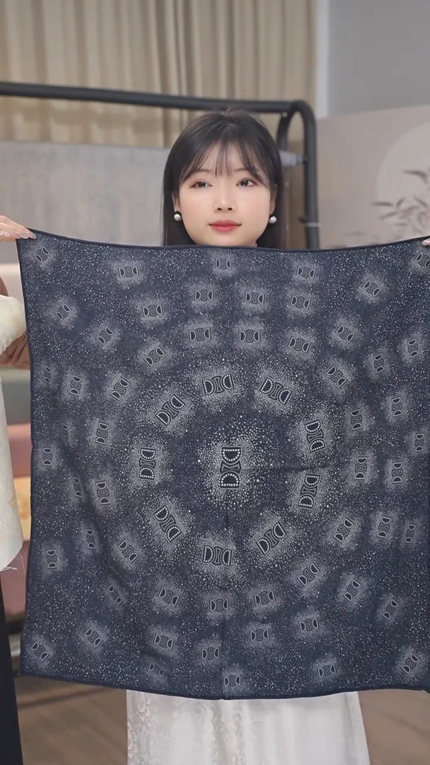DD款藏青色丝毛围巾