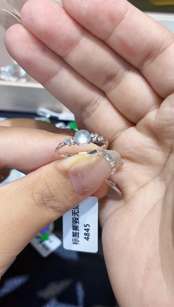 18K金镶嵌戒指翡翠天然A货翡翠