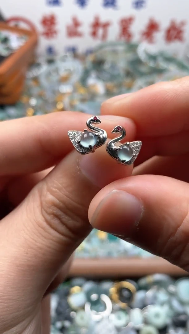 【闪购商品】翡翠颈饰未镶嵌哥哥