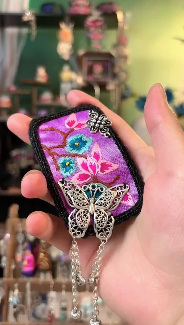 织绣何*妮彩云南阁非遗老绣品686