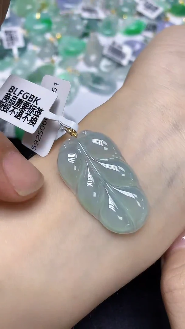 翡翠18K金镶嵌颈饰天然缅甸翡翠A货