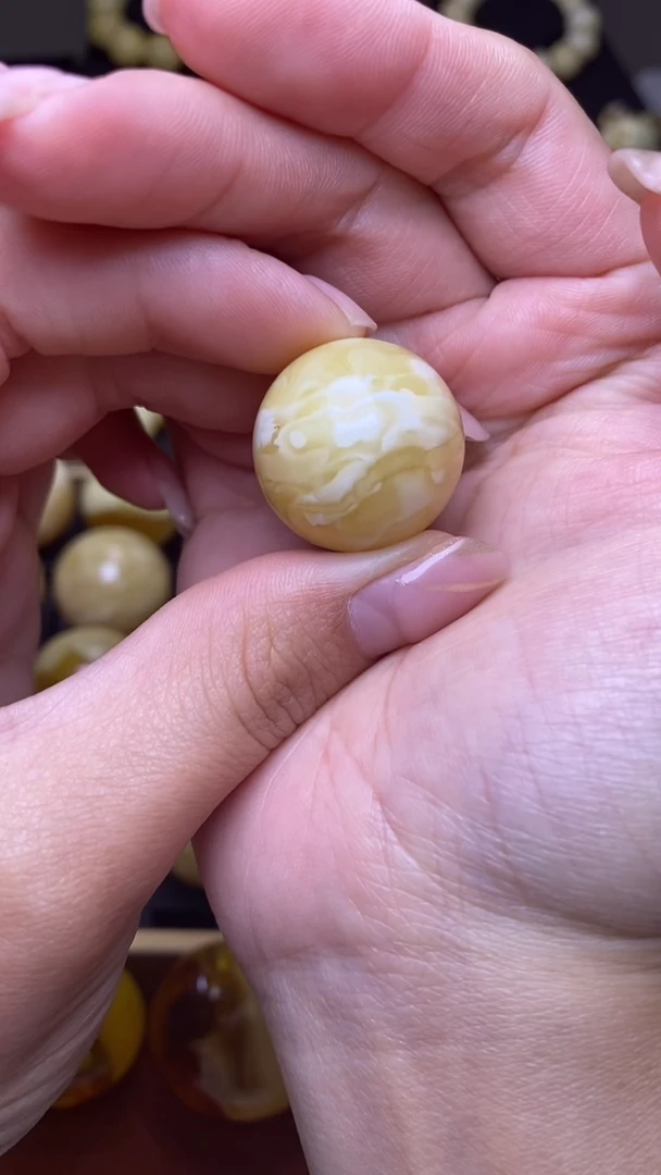 未镶嵌琥珀裸石葵. 23