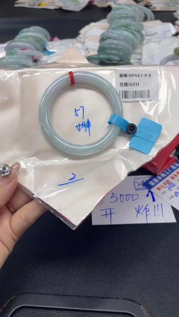 未镶嵌手镯翡翠 翡翠手镯