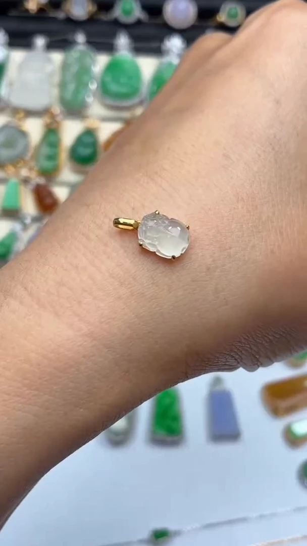 颈饰18K金镶嵌翡翠天然翡翠A货