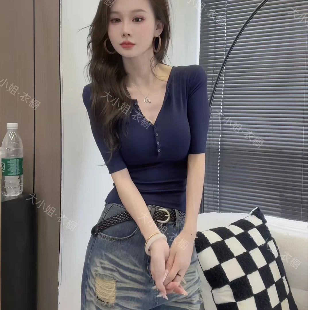 【DXJ家定制】秋季新款时尚V领纽扣中袖T恤女高级感上衣潮250763