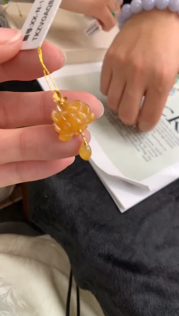 翡翠18K金镶嵌颈饰莲花