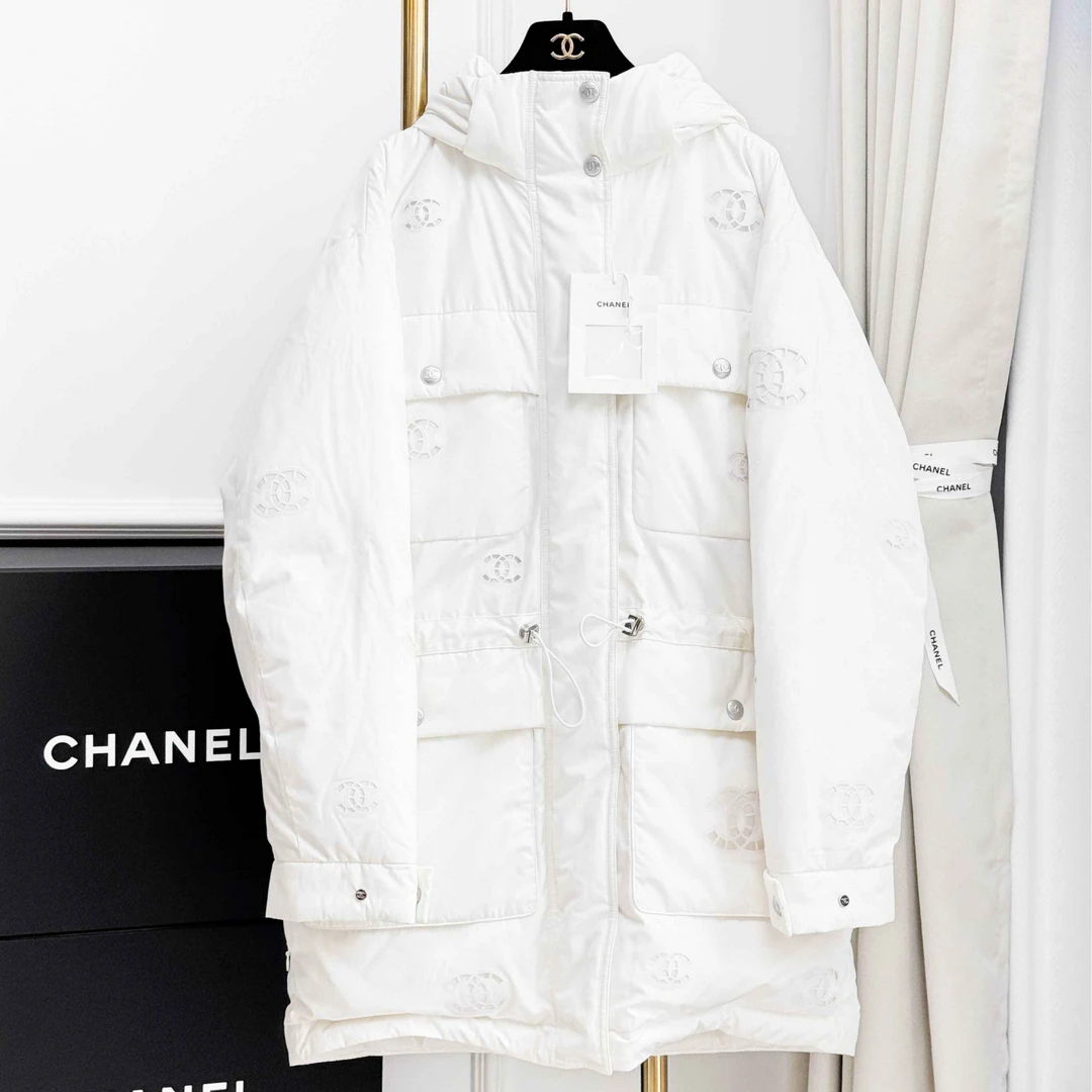99新 Chanel/香奈儿 36码21N 滑雪系列白色镂空中长款羽绒服