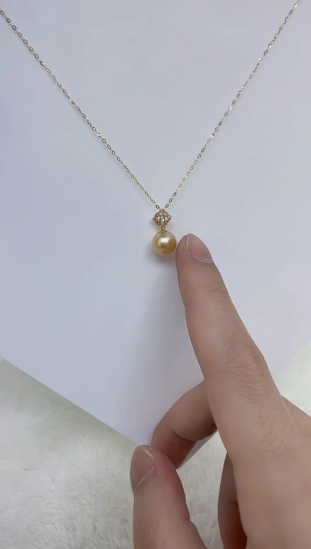 18K金镶嵌海水珍珠颈饰
