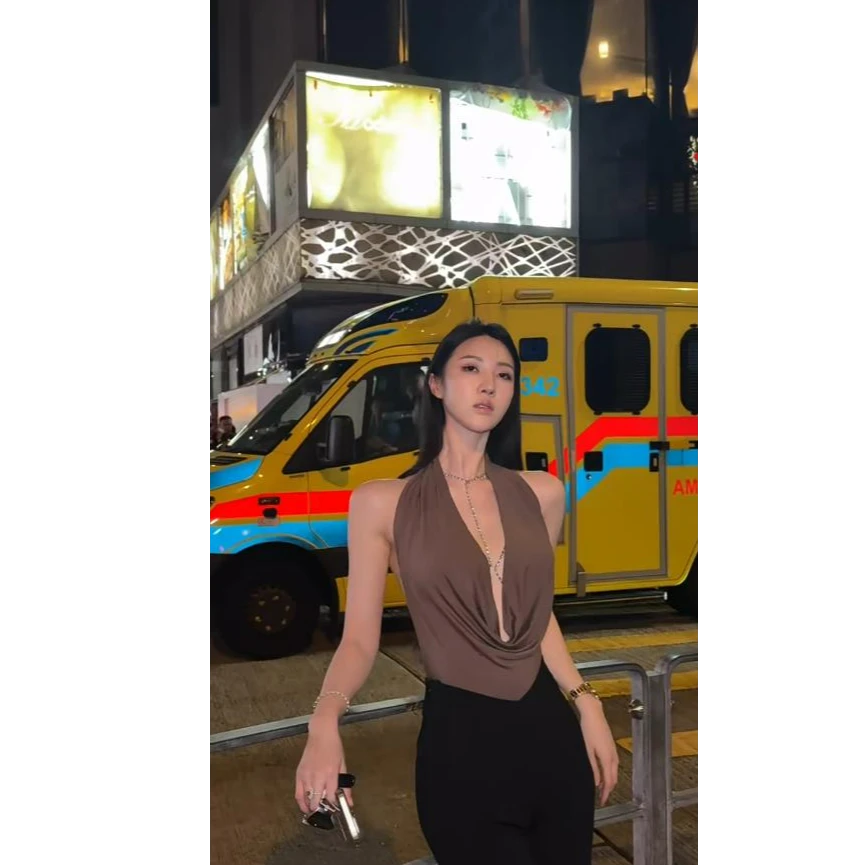 高级感露背气质荡领挂脖上衣配修身显瘦长裤两件套