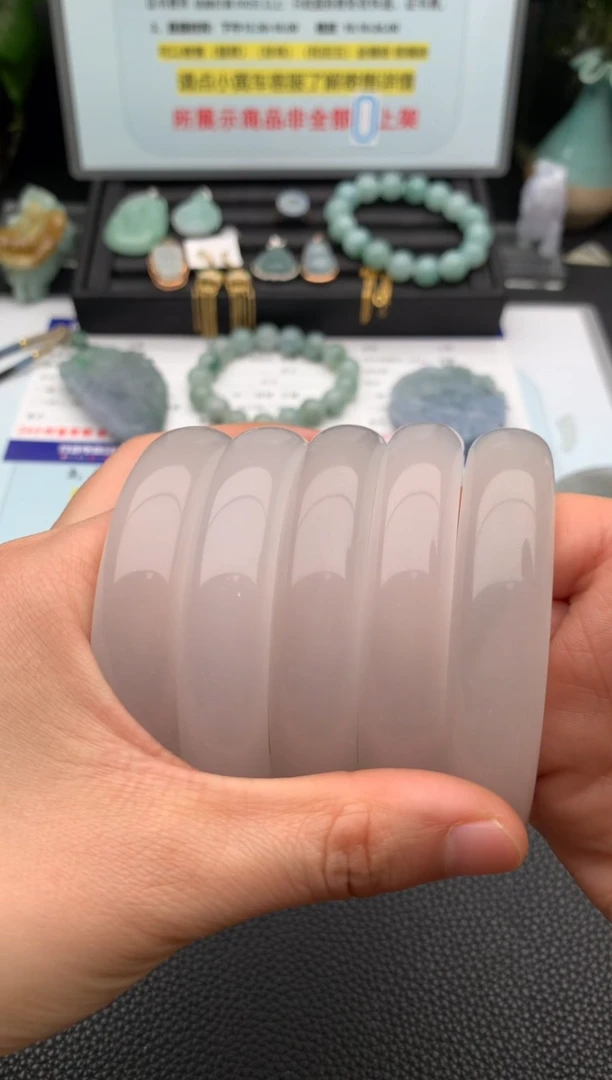 【闪购商品】翡翠手镯未镶嵌手镯