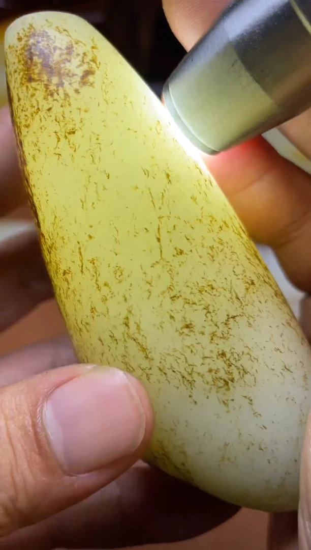 未镶嵌和田玉挂件何****.和田玉