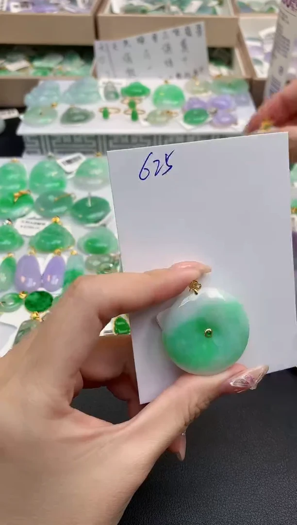 颈饰18K金镶嵌翡翠天然缅甸A货翡翠