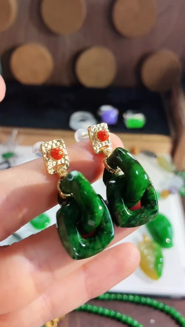 18K金镶嵌翡翠耳饰耳饰