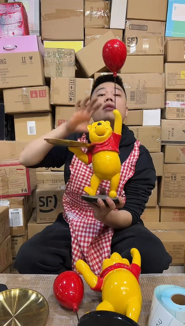 【闪购商品】杯树脂维尼举气球托盘摆件