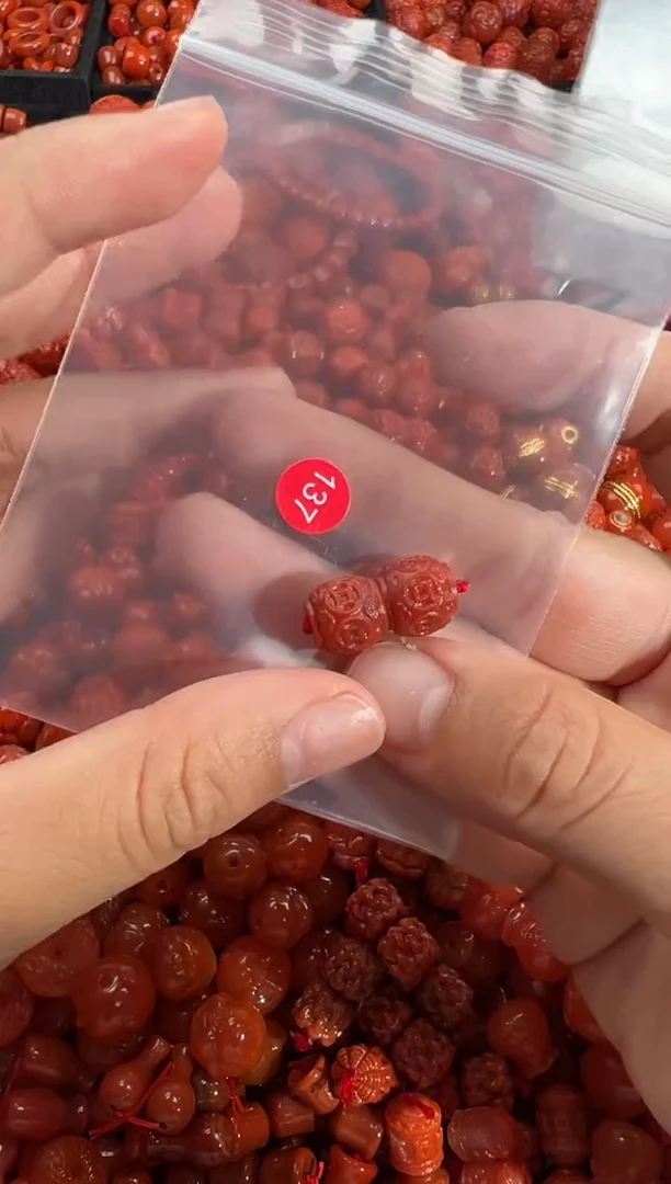 南红玛瑙未镶嵌颈饰1