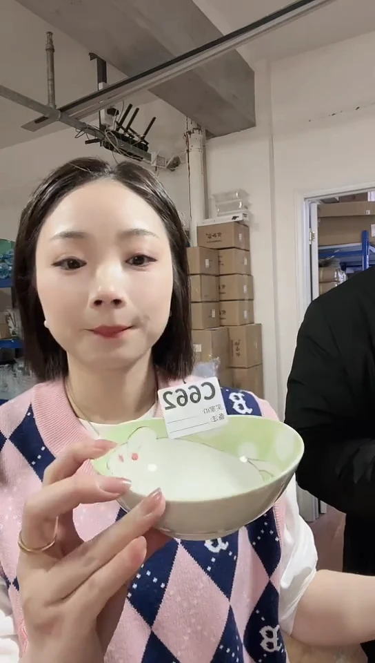 【闪购商品】瓷片日本进口瓷器猫咪14CM钵一只C662