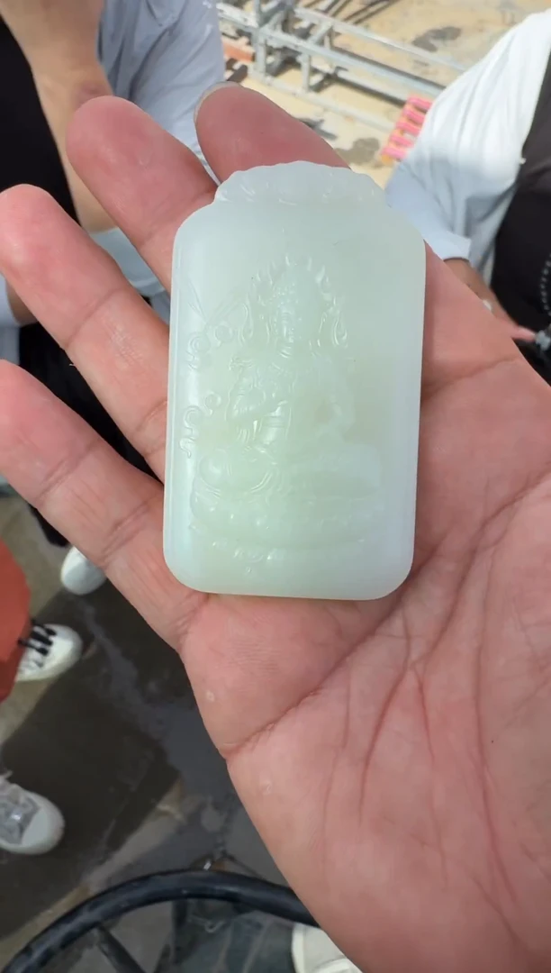 未镶嵌和田玉（糖玉）挂件和田玉