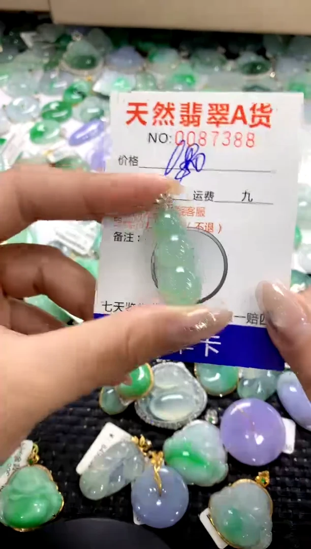 颈饰18K金镶嵌翡翠1111111111111111