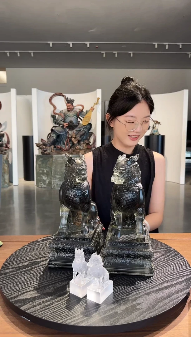 琉璃30公分墨翠色麒麟（送一对冰川白麒麟印章）