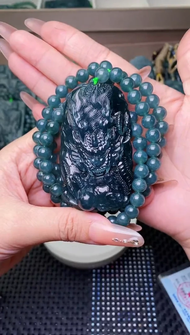 颈饰未镶嵌翡翠