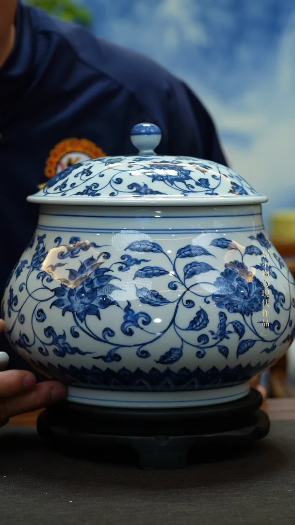 【闪购商品】青花缠枝四季花纹盖罐