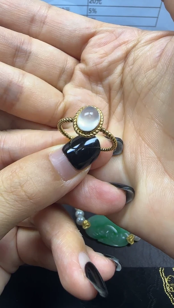 18K金镶嵌戒指翡翠蛋面未封底