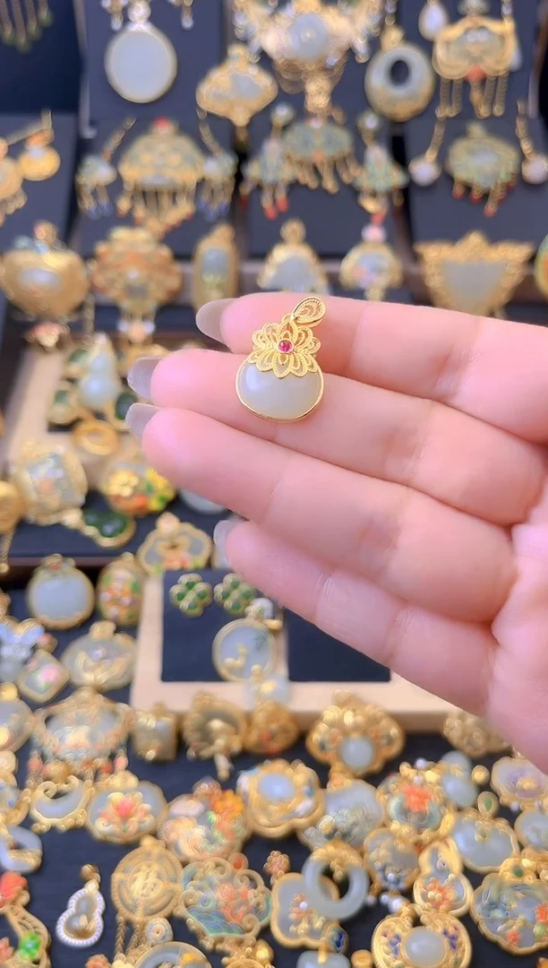 和田玉银S925镀金镶嵌颈饰花丝小钱袋吊坠