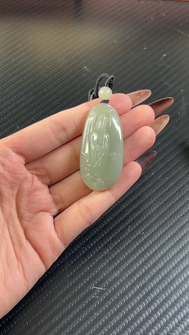 吊坠(赠链)未镶嵌和田玉且末近矿微色差吊坠j