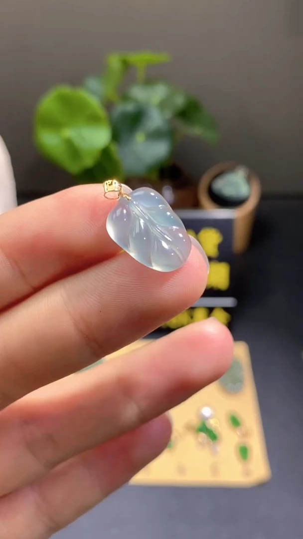 颈饰18K金镶嵌翡翠翡翠A货