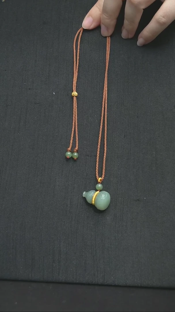 和田玉未镶嵌颈饰葫芦