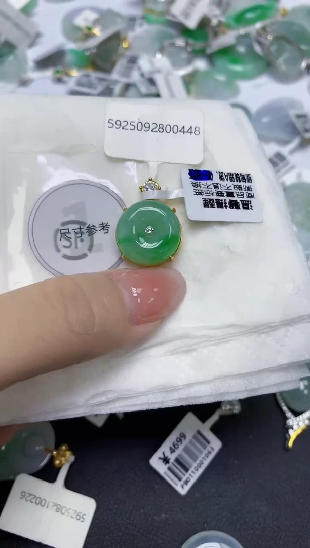 颈饰未镶嵌翡翠天然缅甸翡翠A货百元以上9元证书费自理