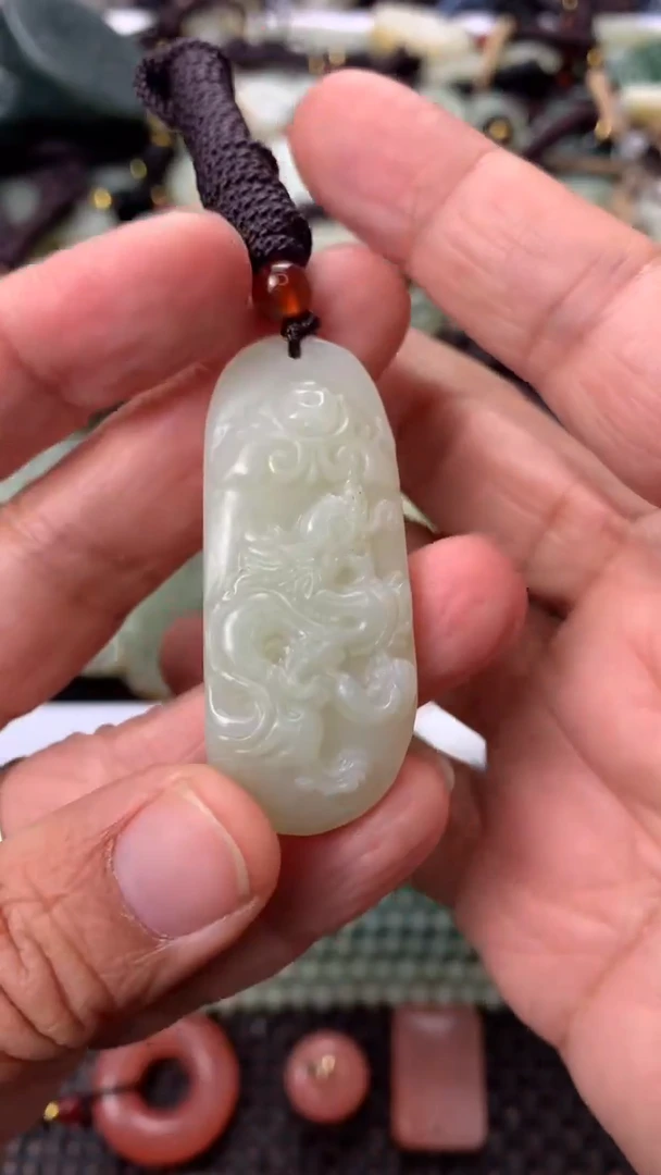 【闪购商品】和田玉颈饰未镶嵌多样性发货没有证书，拍一发一.有瑕